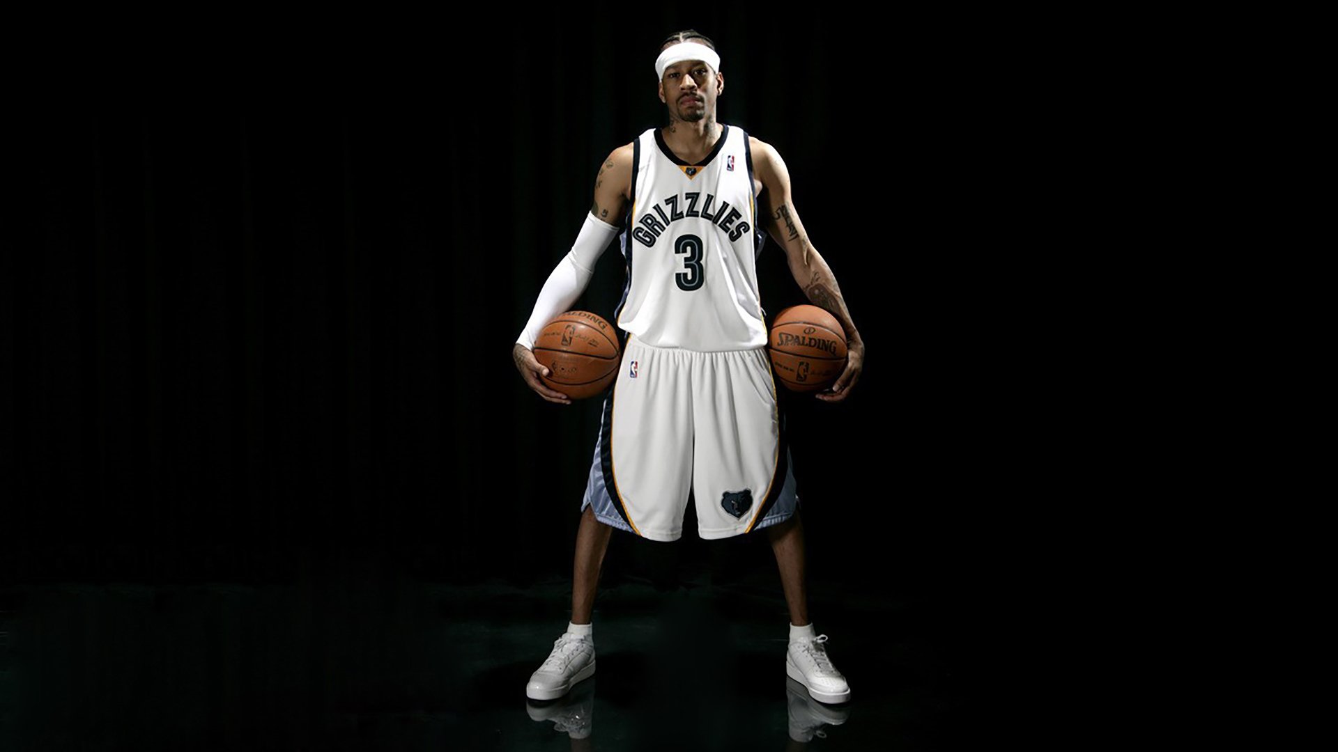 科里·简:全黑队边锋位置的领导者,突破防线如同切入刀锋,里科百科