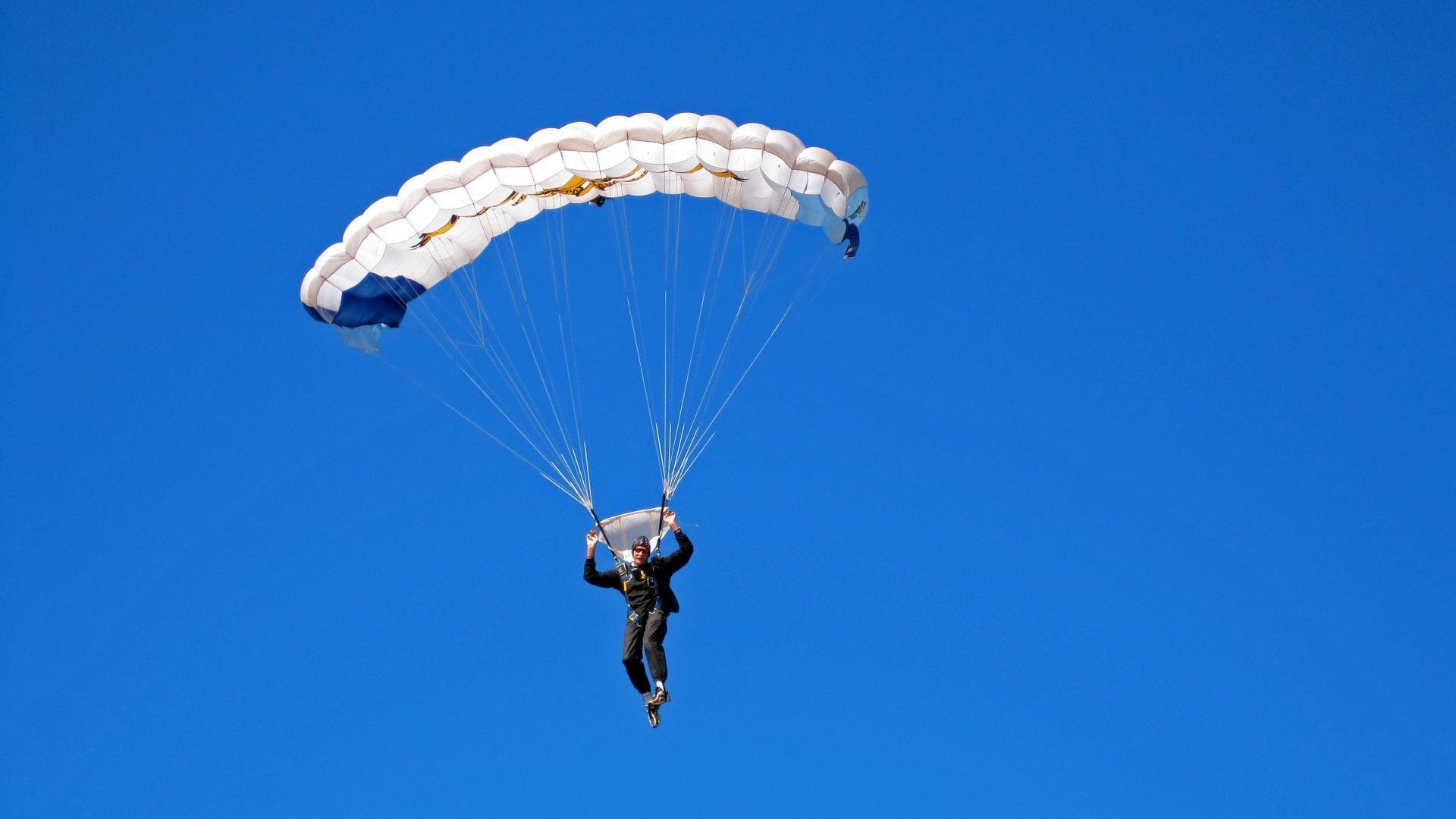 维斯塔潘非常不满意：冲刺排位赛中红牛赛车几乎无法驾驶，红牛赛车设计师纽维